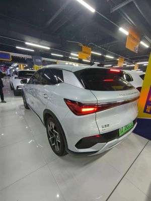 3 años de uso de un vehículo eléctrico Eficiencia de funcionamiento con exterior blanco